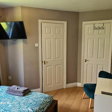 The Reading Whole Chalet With Lake And Two Acre Gardens Kültér fotó