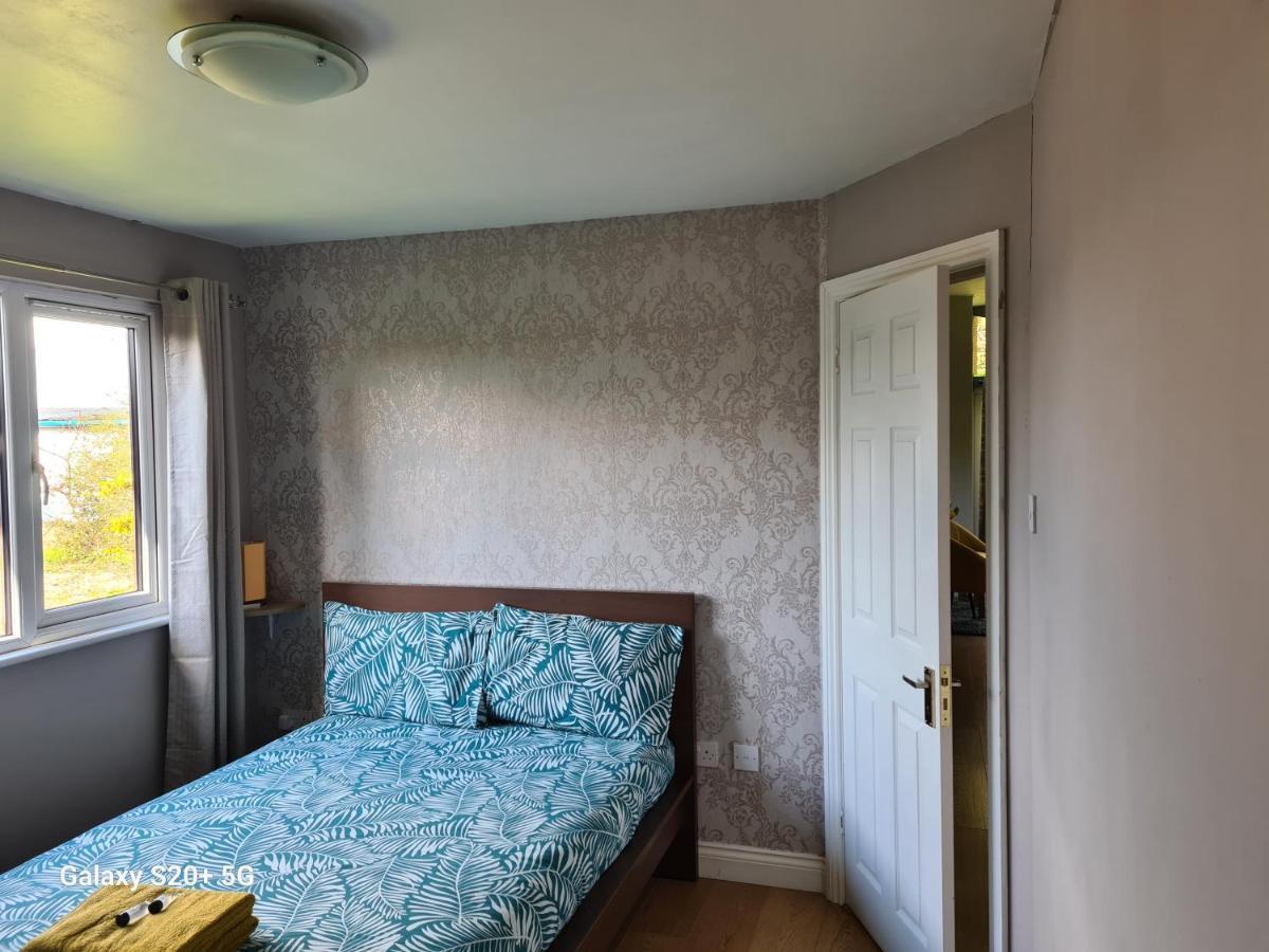 The Reading Whole Chalet With Lake And Two Acre Gardens Kültér fotó
